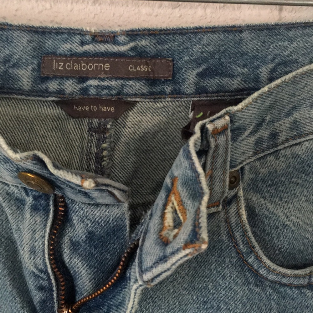 🤖VTG mid rise medium wash denim shorts - Picture 4 of 8